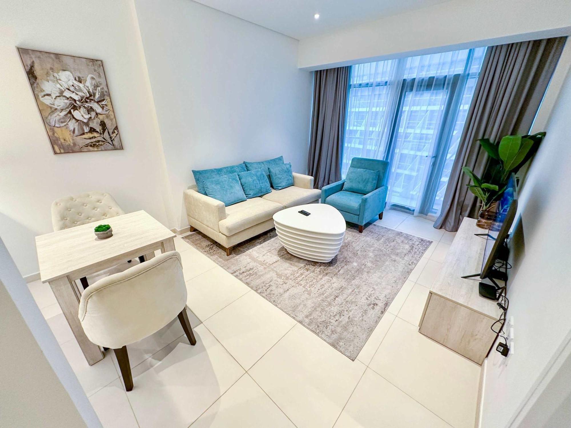 Beachfront Oasis With Panoramic Views - Seven Palm Apartment Dubai