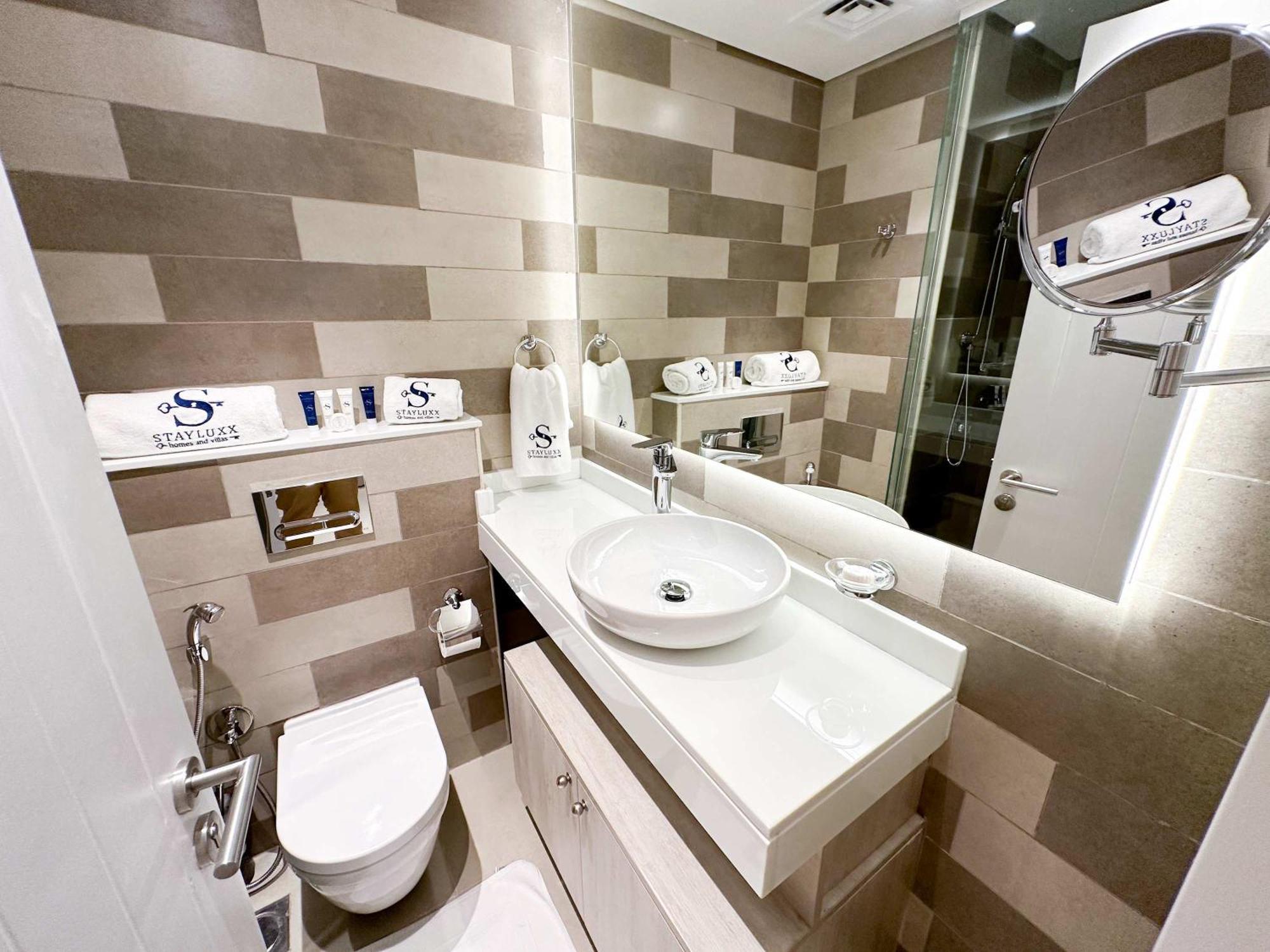 Beachfront Oasis With Panoramic Views - Seven Palm Apartment Dubai
