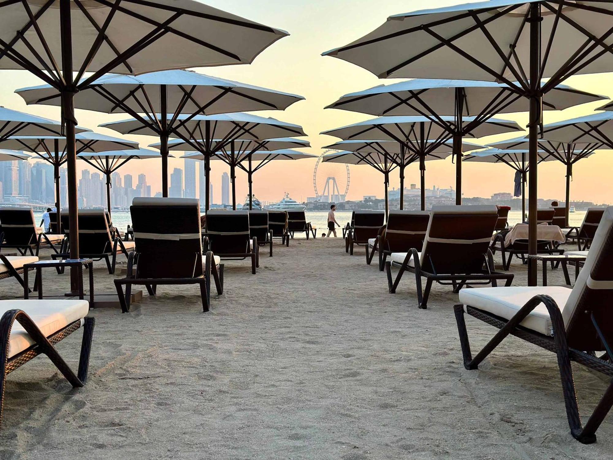 Apartment Beachfront Oasis With Panoramic Views - Seven Palm Dubai