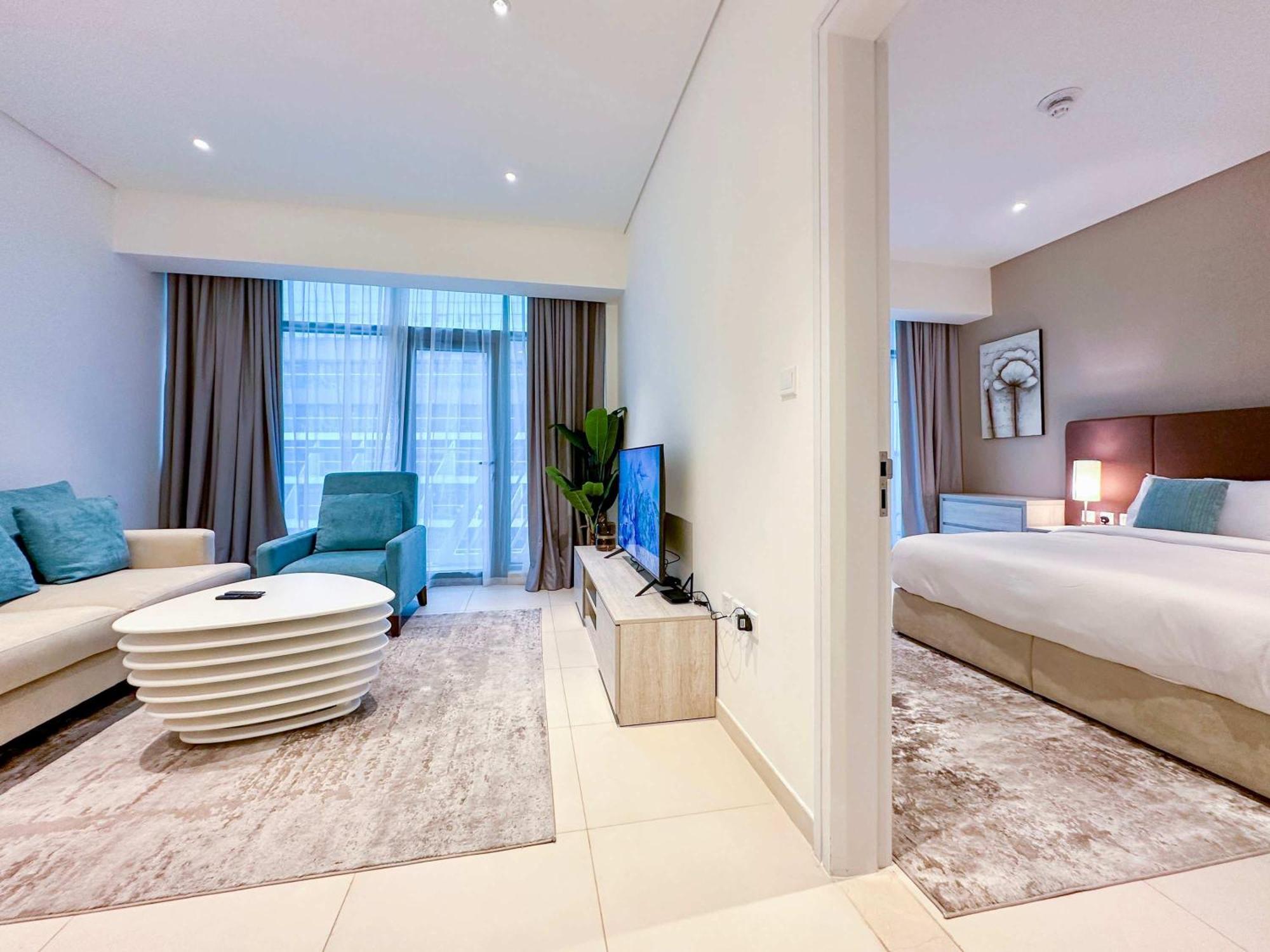 Beachfront Oasis With Panoramic Views - Seven Palm Apartment Dubai